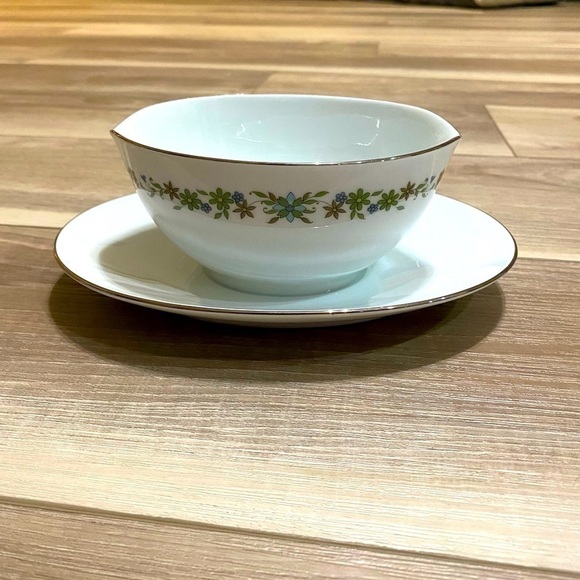 NORITAKE Japan Gravy Boat Beguine 2033 Contemporary Fine China - Picture 1 of 7